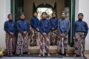 Nama-nama-Pakaian-Adat-Yogyakarta-untuk-Upacara-Budaya